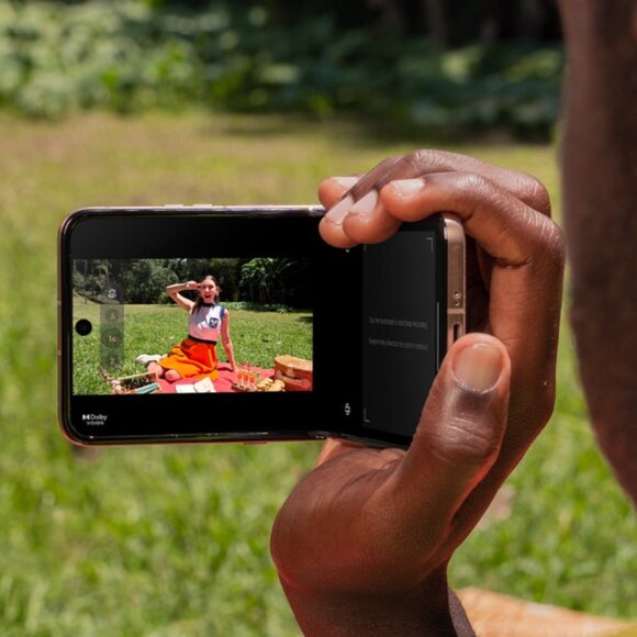 motorola razr ultra PANTONE Mountain Trail 1TB UNLOCKED NEW 2025 - Picture 6 of 9